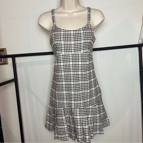 Hollister Dresses & Skirts - Hollister Y2K Babydoll Black and White Plaid Sleeveless Pleated A-Line Dress